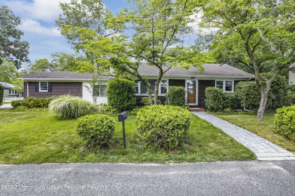 83 Bowline Street, Beachwood, NJ 08722