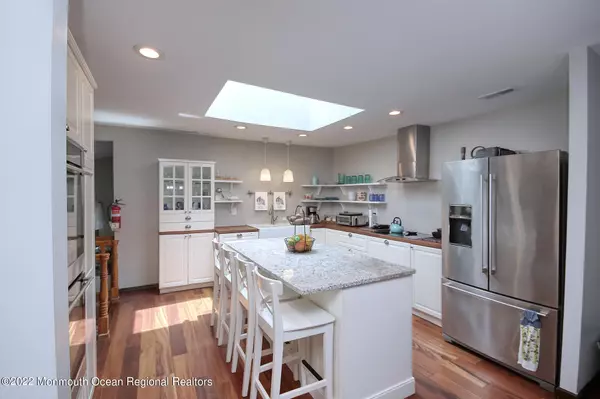 Medford, NJ 08055,11 W Raymond Avenue