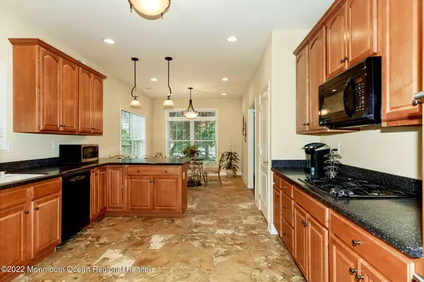 Manalapan, NJ 07726,4 Yates Road