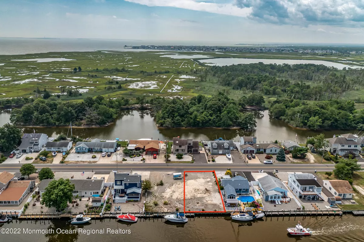 Lanoka Harbor, NJ 08734,1004 Laurel Boulevard