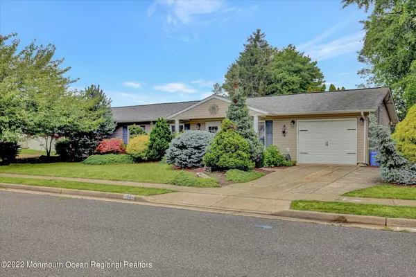 Monroe, NJ 08831,17 Cypress Drive