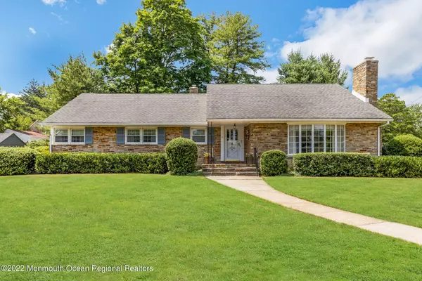 21 Woodhampton Drive, Ewing, NJ 08638