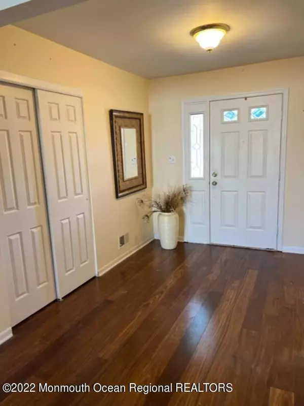 Marlboro, NJ 07746,23 Hansom Lane