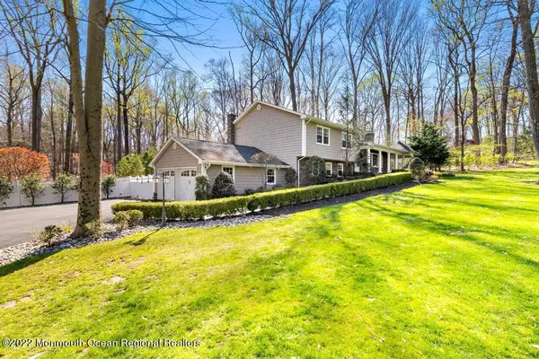 Holmdel, NJ 07733,2 Glenn Way