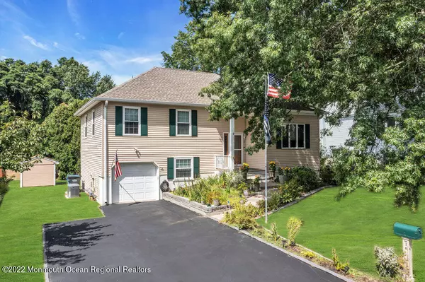 16 Palomino Place, Tinton Falls, NJ 07701