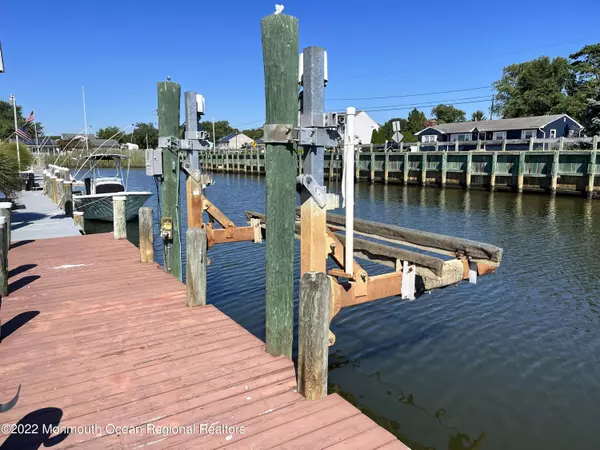 Lanoka Harbor, NJ 08734,814 Bowsprit Point