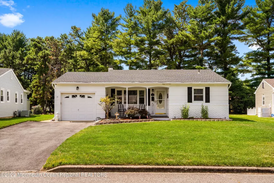 14 Cambridge Court, Toms River, NJ 08757