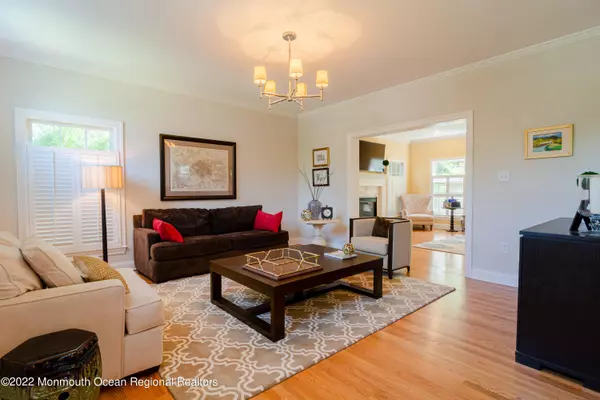 Rumson, NJ 07760,58 Lennox Avenue