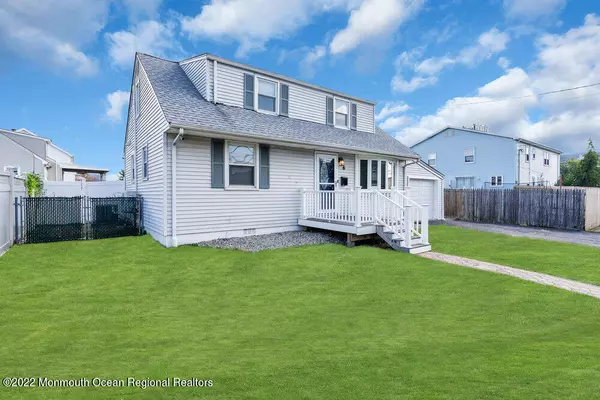 Keyport, NJ 07735,6 Jackson Street