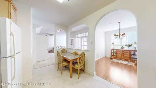 Lopatcong, NJ 08865,14 Limerick Lane