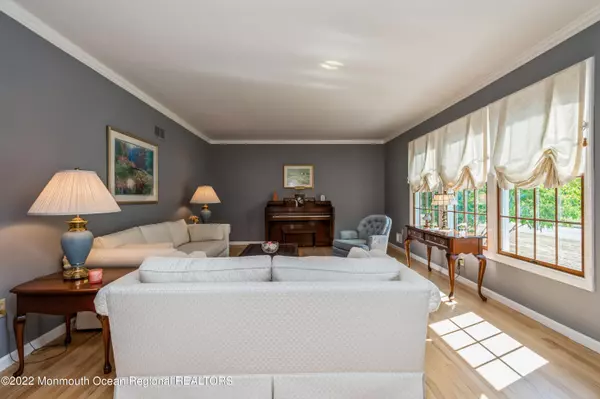 Holmdel, NJ 07733,32 Heather Hill Way