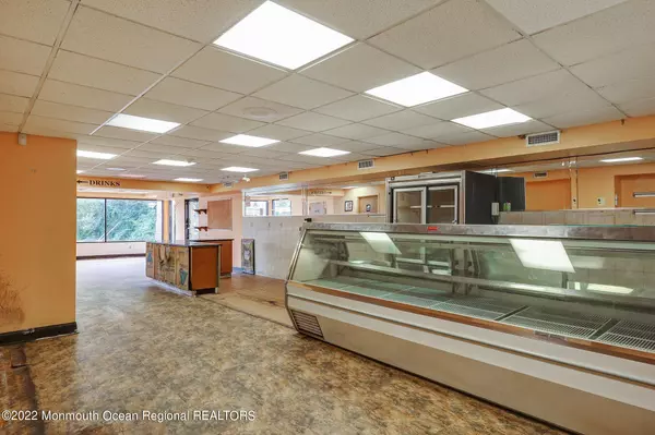 Holmdel, NJ 07733,37 Main Street