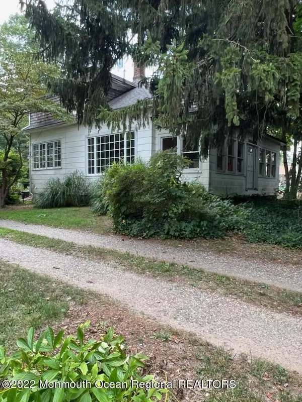 94 Aberdeen Road, Matawan, NJ 07747