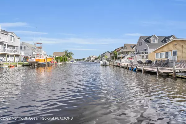 Waretown, NJ 08758,1 Sands Point Road