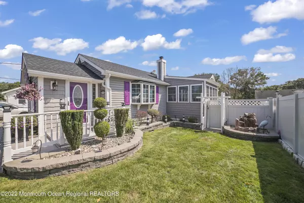 609 Greenwood Avenue, Laurence Harbor, NJ 08879