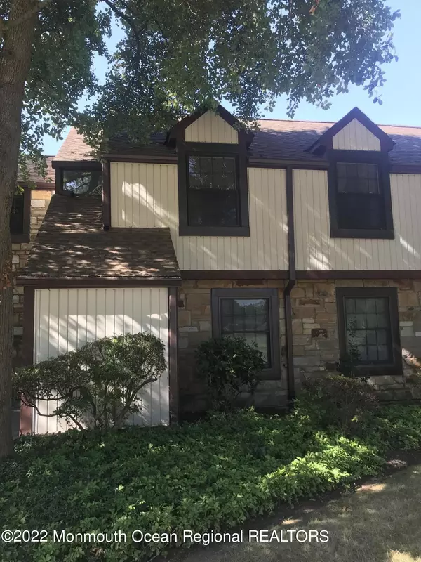 Little Silver, NJ 07739,50 Cheshire Square #B