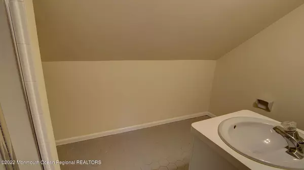 Holmdel, NJ 07733,6 Richards Way