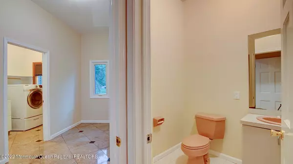 Holmdel, NJ 07733,6 Richards Way