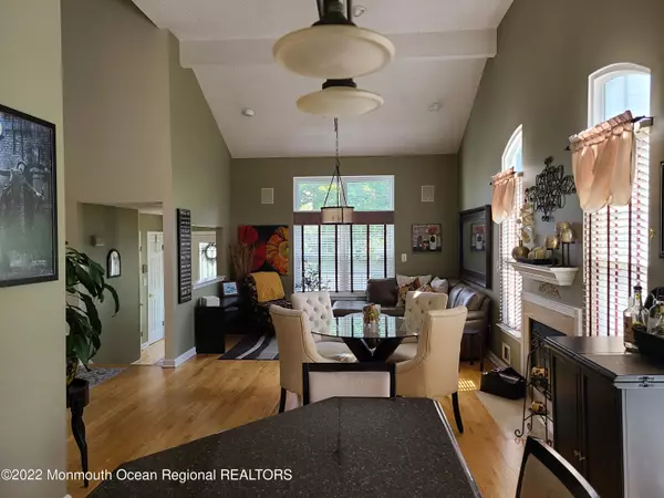 North Middletown, NJ 07748,21 Baytree Circle #1