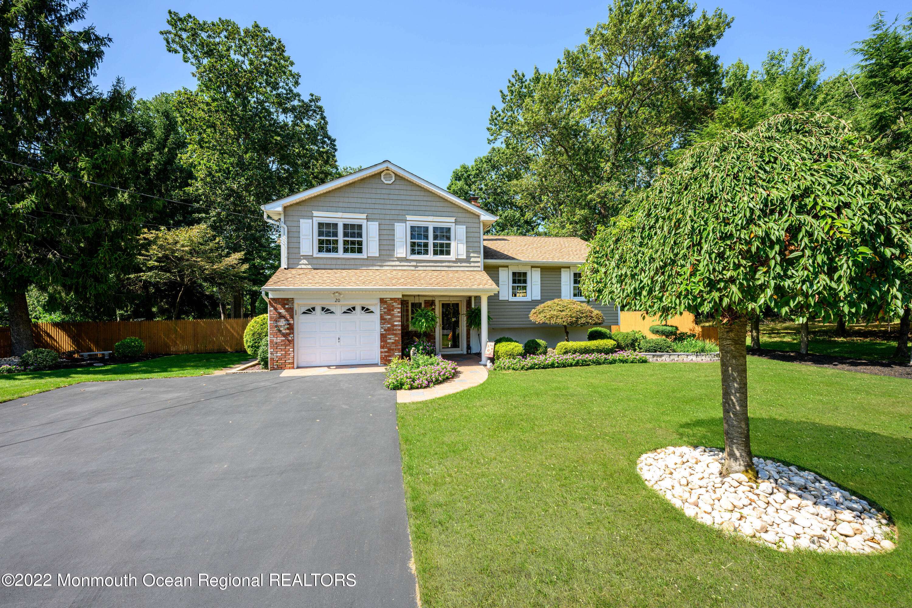Howell, NJ 07731,20 N Longview Road