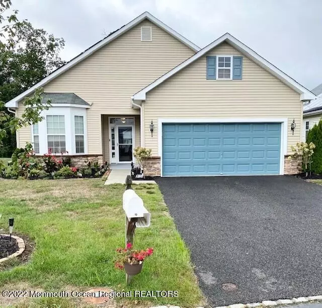 Lakewood, NJ 08701,19 Eagle Ridge Circle