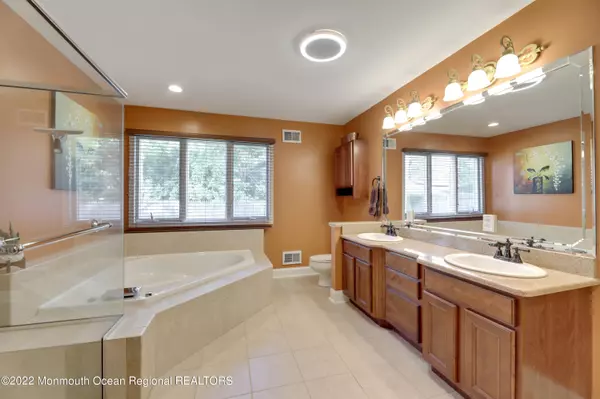 Lanoka Harbor, NJ 08734,102 Locust Drive