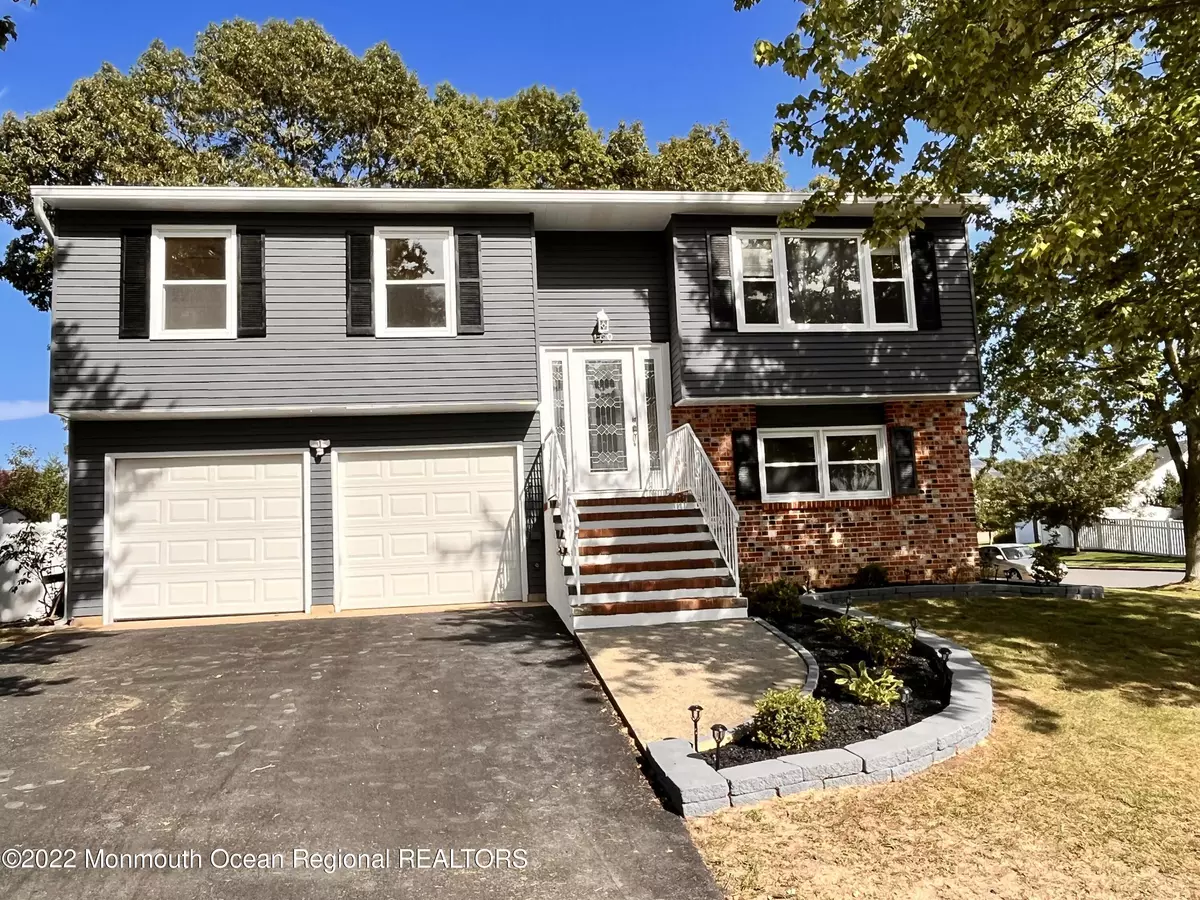 Howell, NJ 07731,160 Pine Needle Street