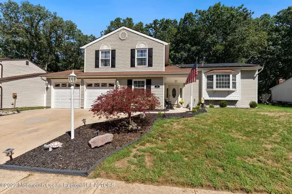 Howell, NJ 07731,13 Deer Hollow Drive