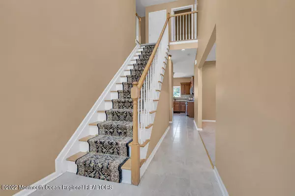 Matawan, NJ 07747,4 Hampton Court