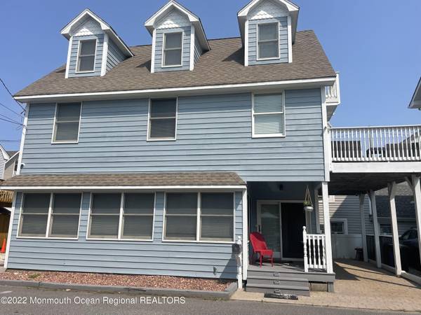 68 Pacific Way, Lavallette, NJ 08735