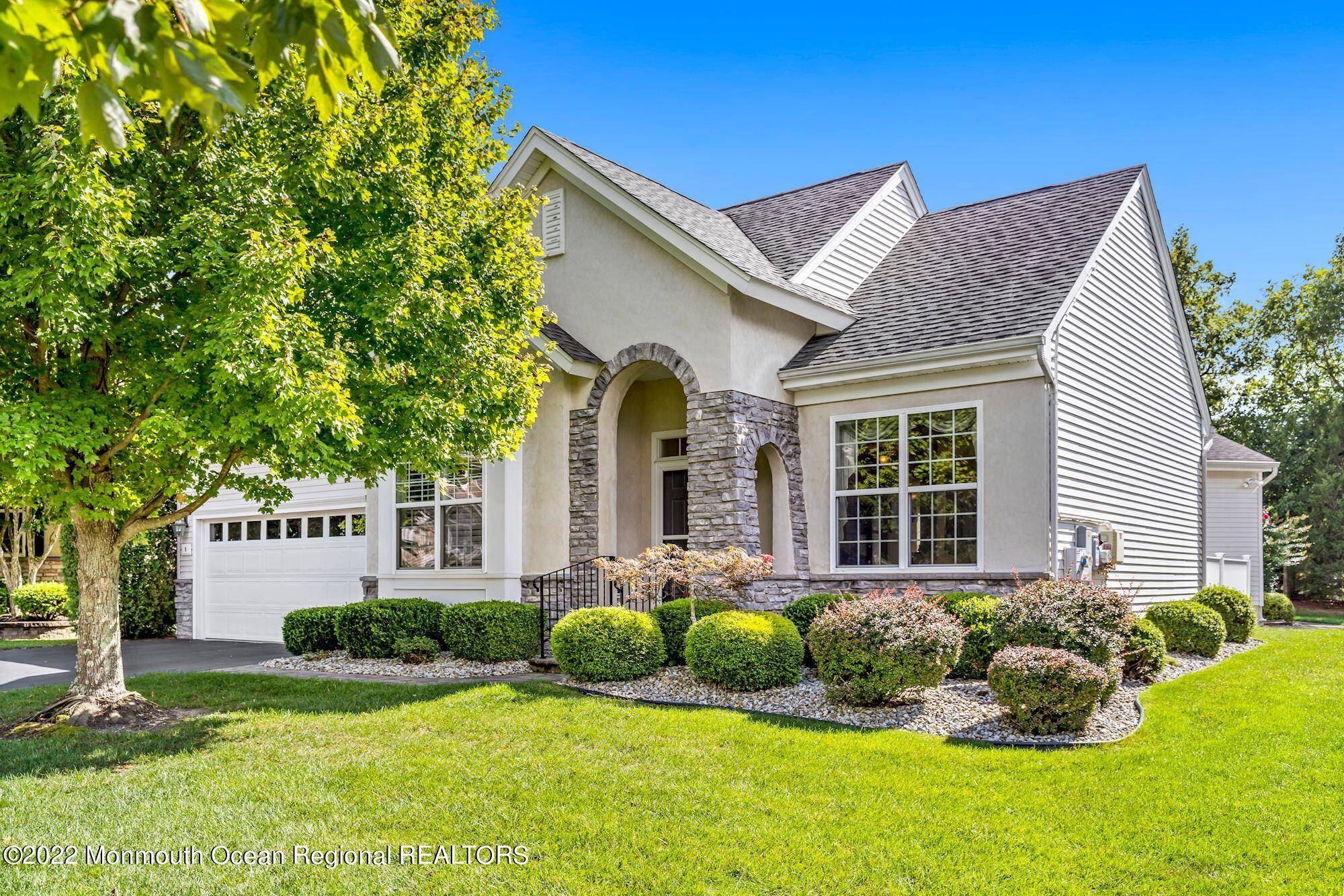 8 Battery Court, Barnegat, NJ 08005