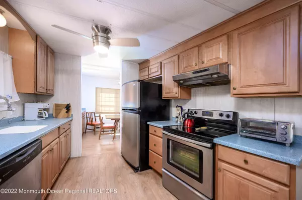 Jackson, NJ 08527,14 Maplewood Drive