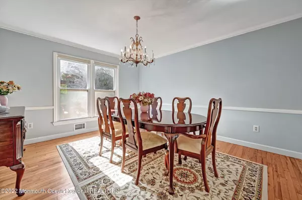 Holmdel, NJ 07733,12 Mabern Drive