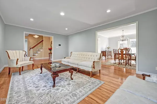 Holmdel, NJ 07733,12 Mabern Drive