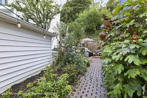 Highlands, NJ 07732,14 Bay Street