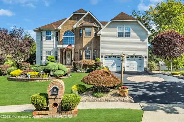 34 Samantha Circle, Matawan, NJ 07747