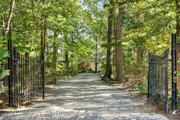 Atlantic Highlands, NJ 07716,1 Cameron Circle