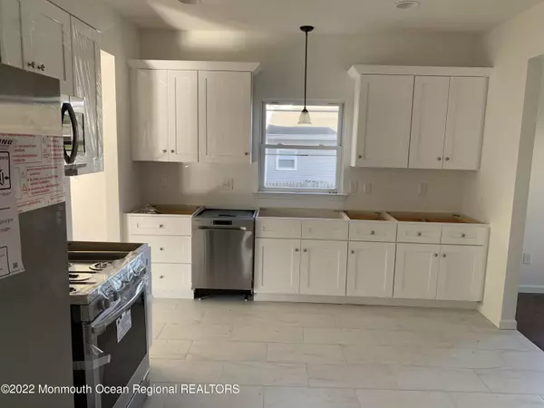 Lakehurst, NJ 08733,12 Center Street