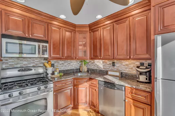 Highlands, NJ 07732,5 Rogers Street #2