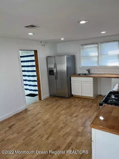 Keyport, NJ 07735,43 Oak Street