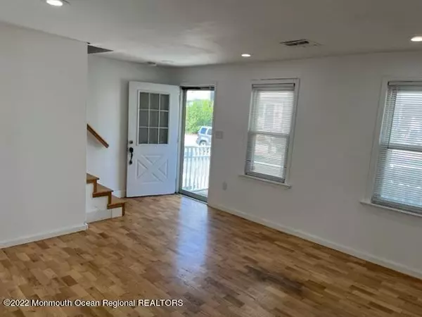 Keyport, NJ 07735,43 Oak Street