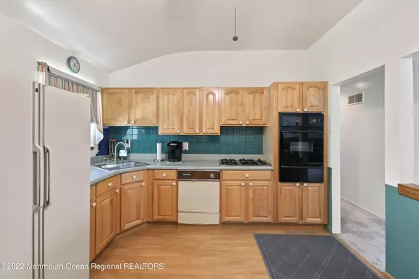 Keyport, NJ 07735,12 Boulevard