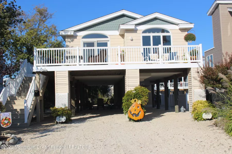 319 S 3rd Street, Surf City, NJ 08008