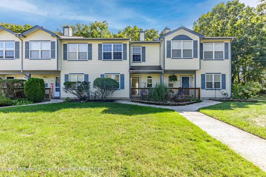 36 Quail Run, Bayville, NJ 08721