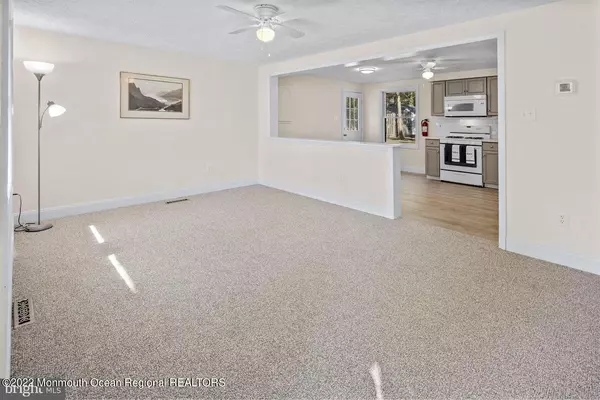 Manahawkin, NJ 08050,182 Sextant Road