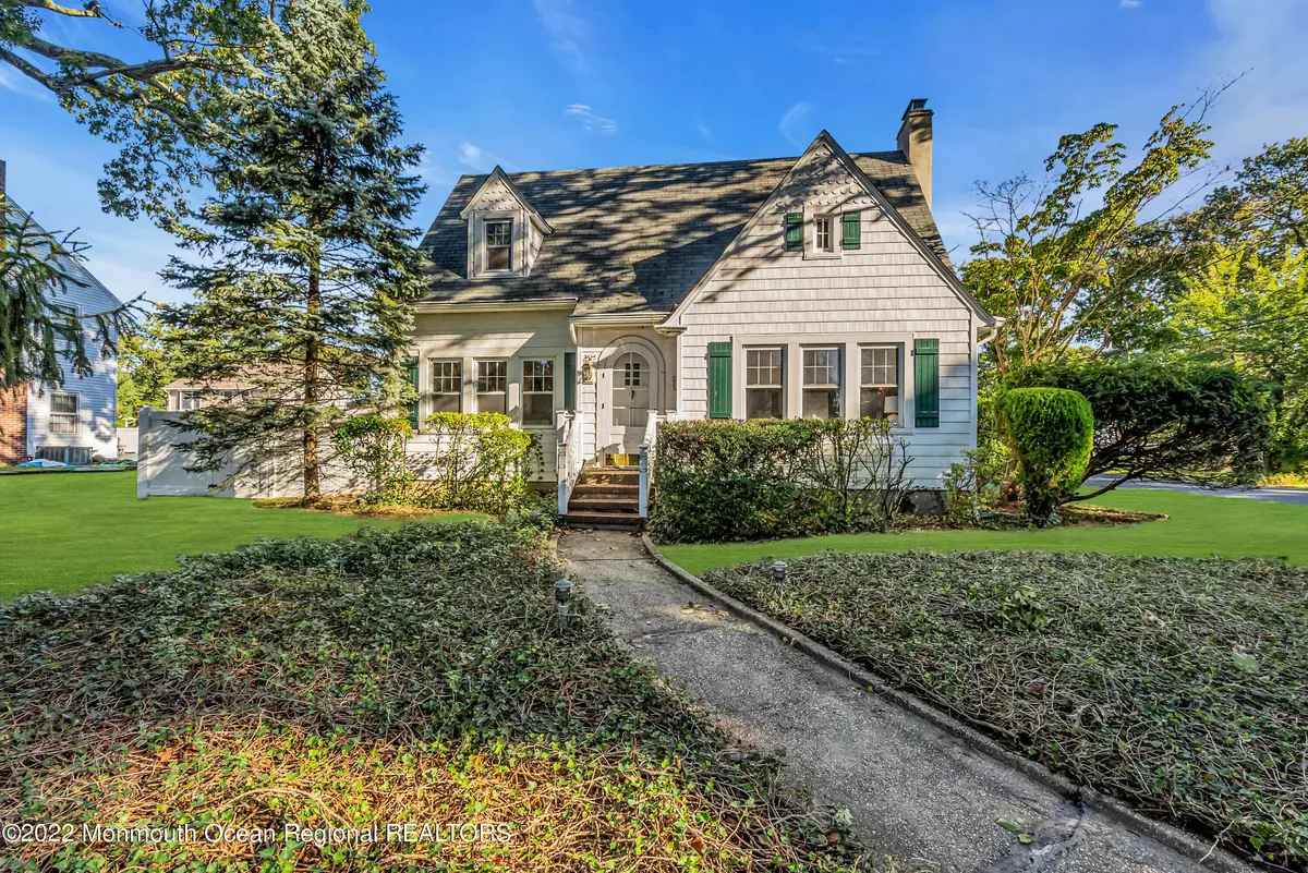 Oakhurst, NJ 07755,251 Lawrence Avenue