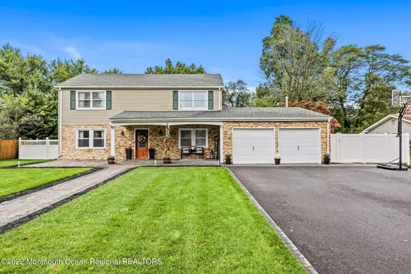 48 River Drive, Marlboro, NJ 07746