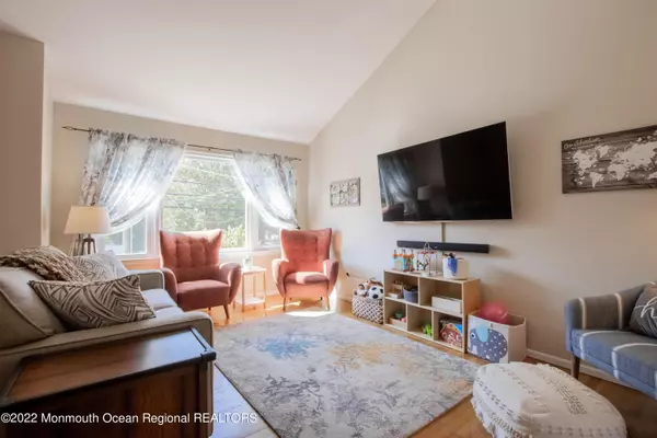 Matawan, NJ 07747,73 Ravine Drive