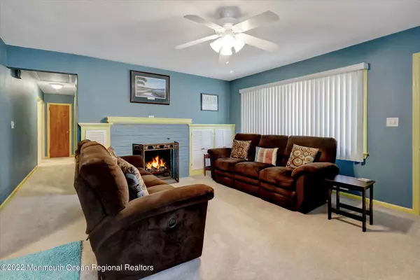 Eatontown, NJ 07724,4 Elizabeth Parkway