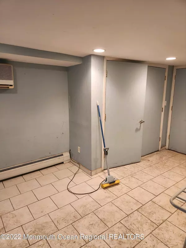 Jersey City, NJ 07306,100 Laidlaw Avenue